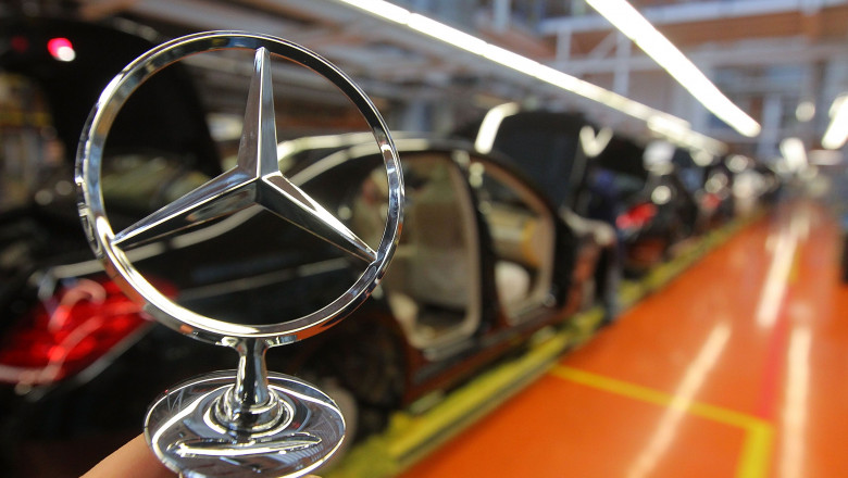 S-Class Assembly At Mercedes-Benz Plant