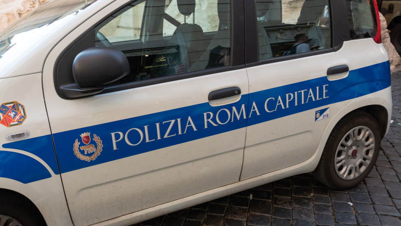 politie roma italia shutterstock_1340962802