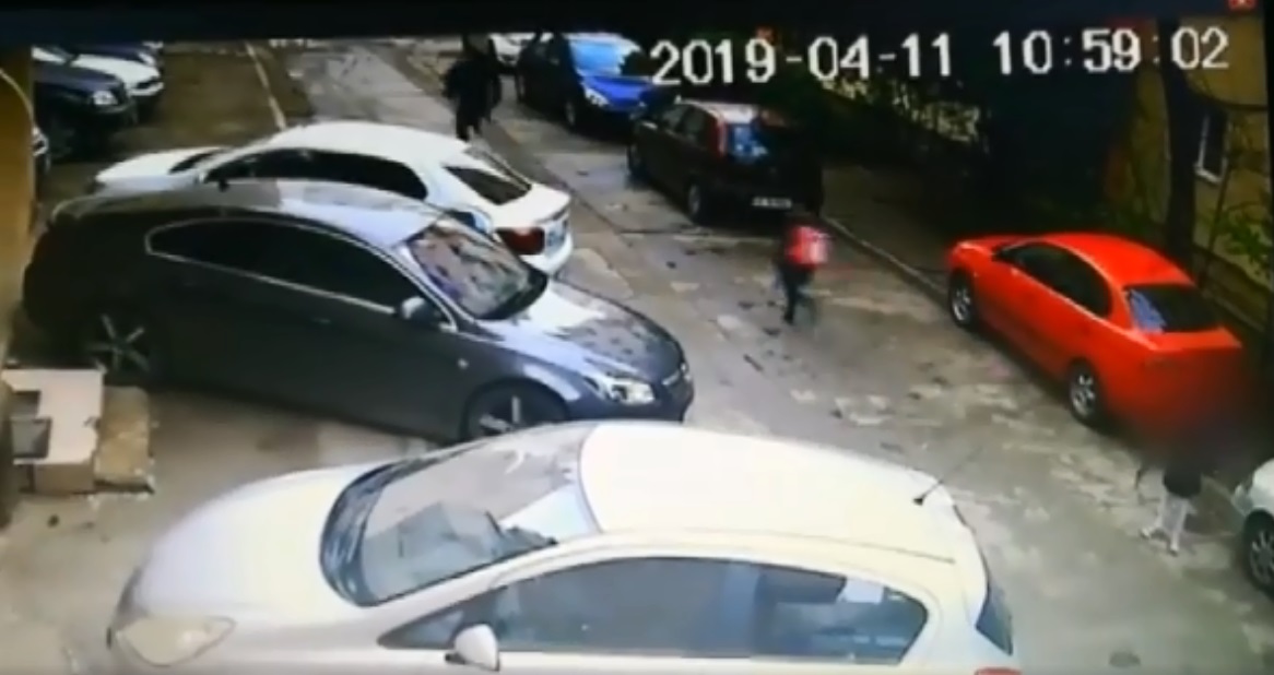 VIDEO. O fetiţa de 9 ani din Iasi a fugarit un talhar care-i furase telefonul