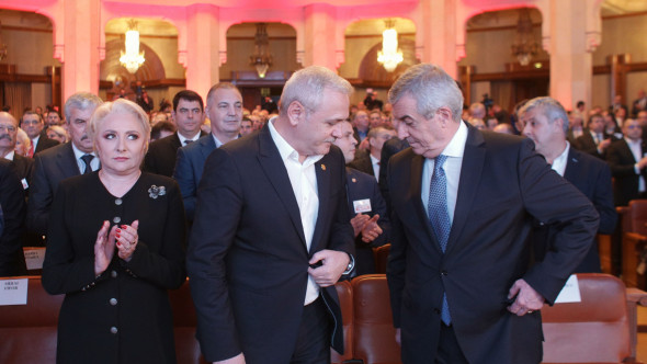 dragnea tariceanu vorbesc dancila sta in picioare langa ei - inquam ganea