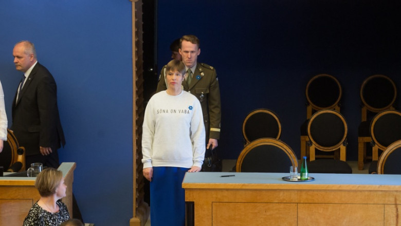 Președinta Estoniei a purtat la ceremonia de învestire a guvernului un bluzon pe care scria „Cuvântul e liber”. Din noul guvern face parte un partid de extremă dreapta