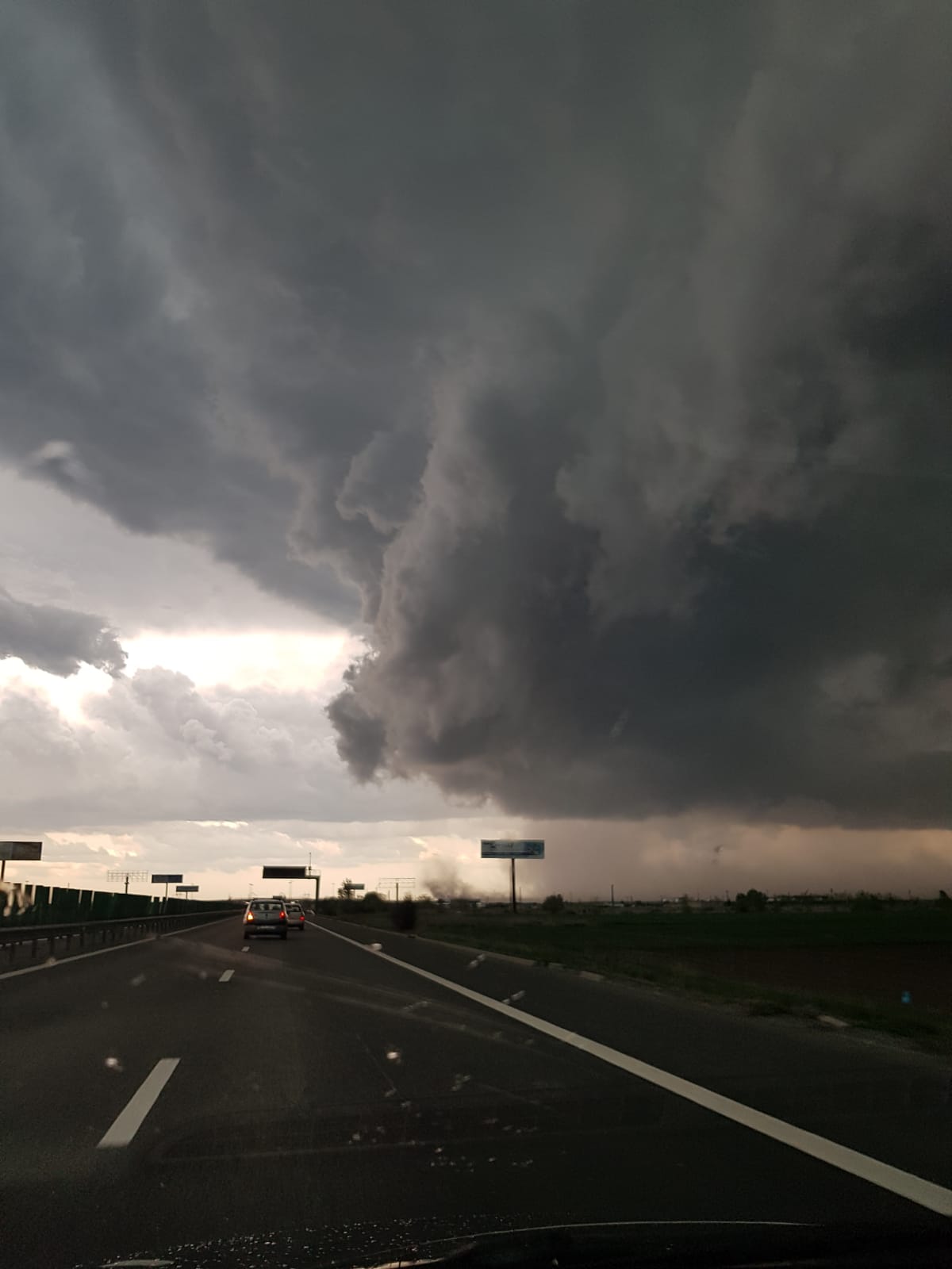 Anotimpurile se schimbă în România. Expert în fenomene meteo extreme: Parcă lucrurile sunt date peste cap, vom avea mai multe tornade