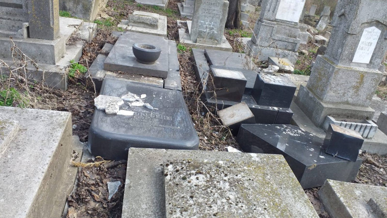 cimitir evreiesc vandalizat husi 56640159_2010585689235598_905485174509142016_o