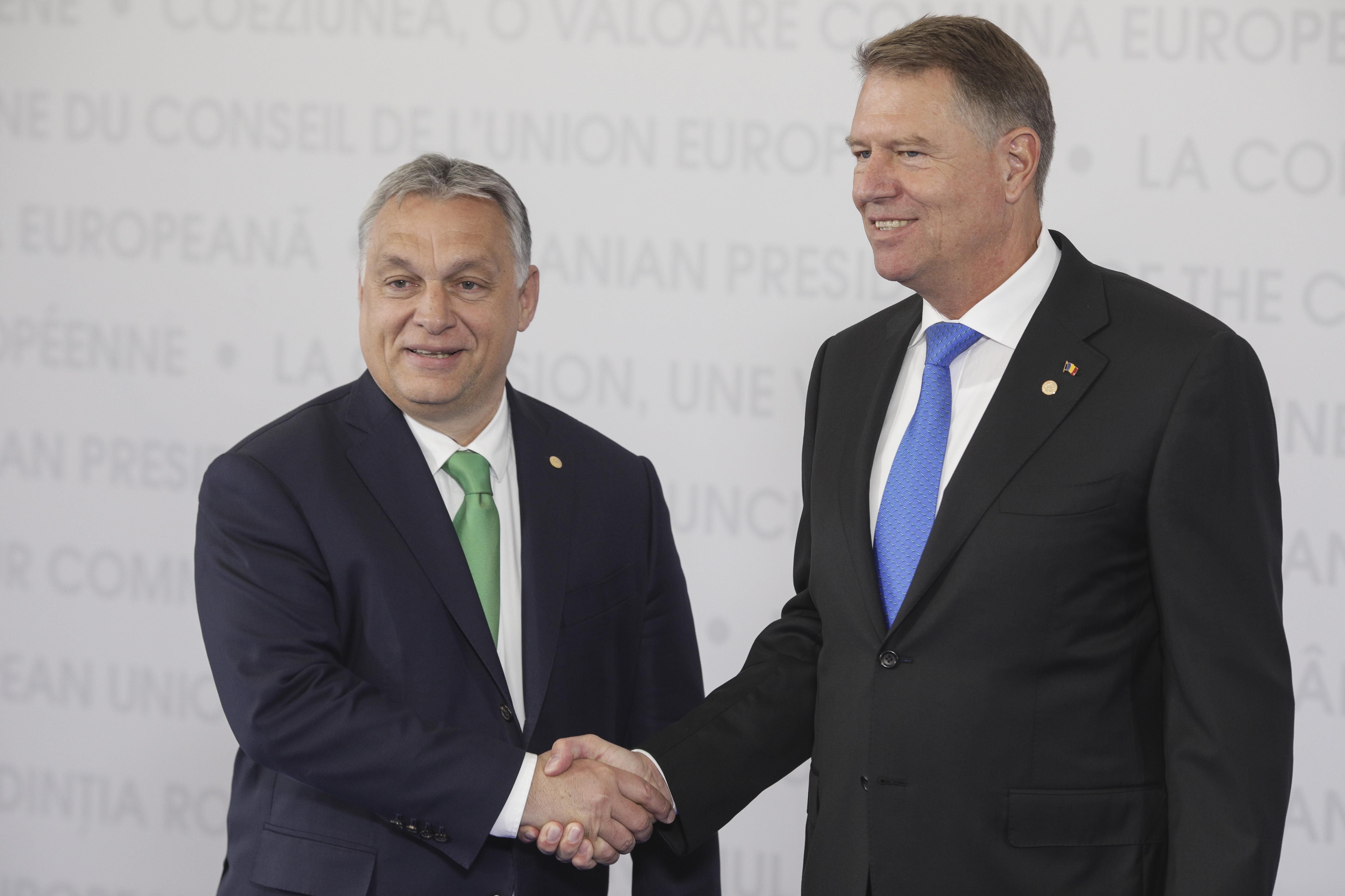 Klaus Iohannis l-a sunat pe Viktor Orban să-i mulțumească pentru ajutorul dat de Ungaria în tratatea pacienților COVID