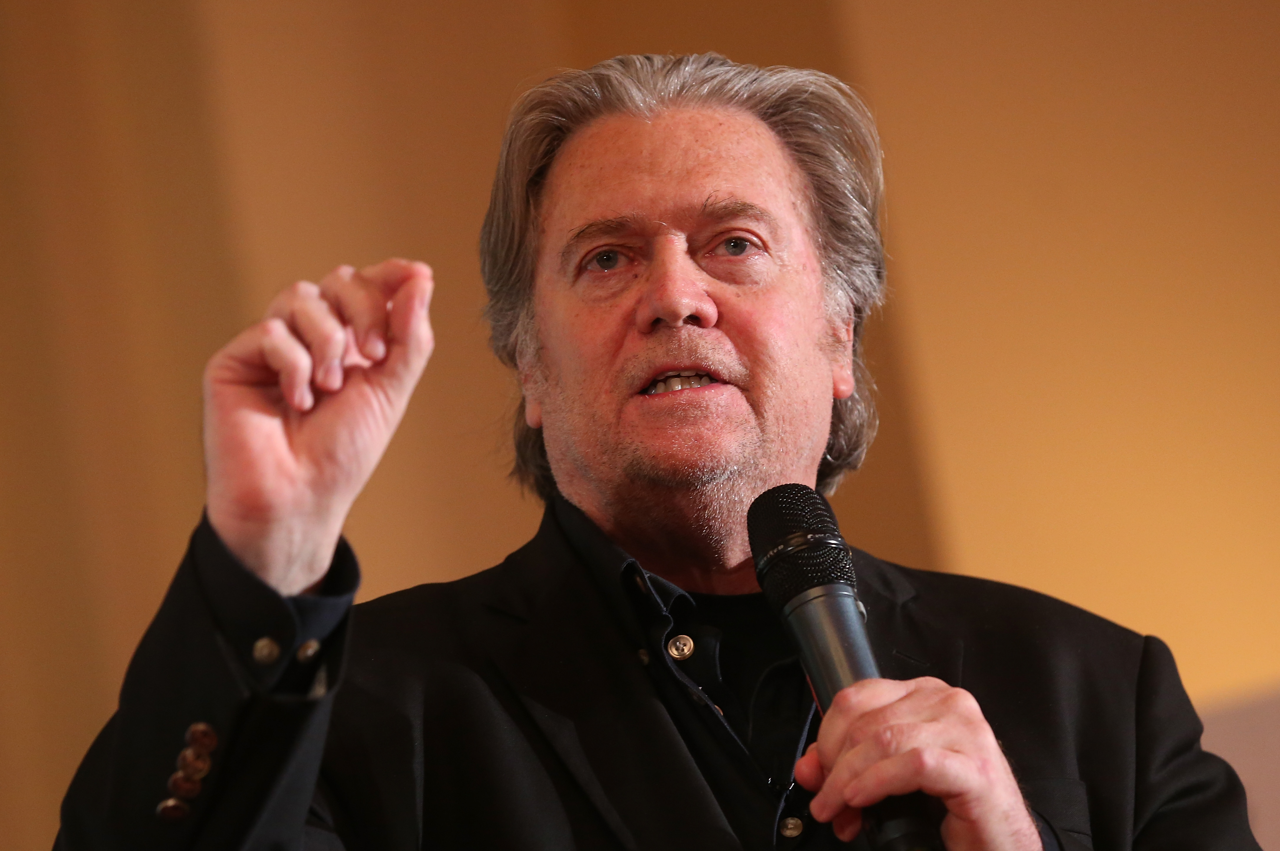 Populistul Steve Bannon, fost consilier al lui Donald Trump, a fost eliberat din închisoare