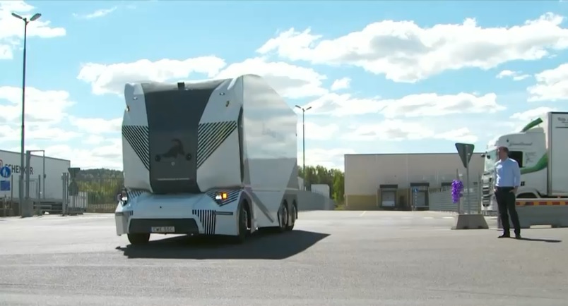 Primul camion electric autonom din lume a inceput sa livreze marfa