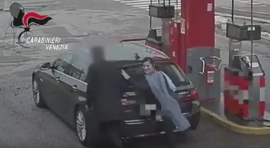 VIDEO. Peste 1.600 de masini, in valoare de peste 16 milioane de euro, folosite la furturi in toata Europa