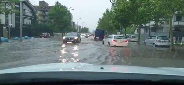 VIDEO. Inundatii in Bucuresti. ApaNova: O ploaie precum cea de vineri apare o data la 100 de ani