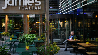 Jamie Oliver Restaurant Chains Face Collapse