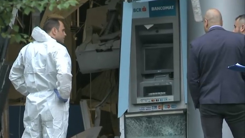 Explozie la bancomatul unei bănci aflat la parterul unui bloc de pe bulevardul Theodor Pallady din Capitală. Cel mai probabil, e vorba de un jaf