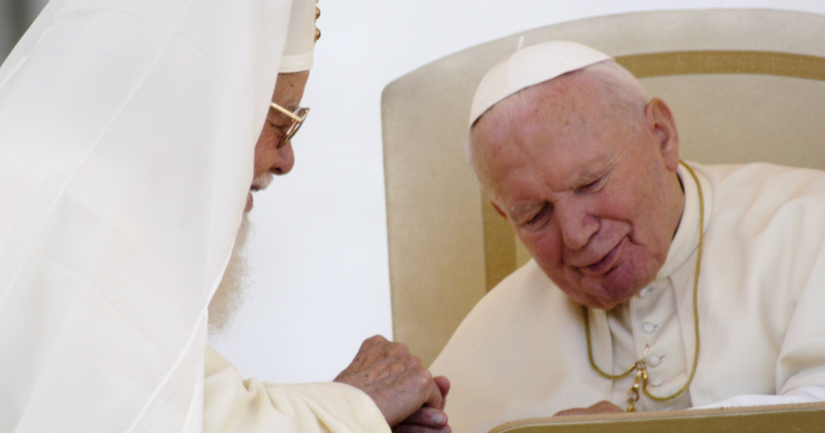 Fumble equal to add Amintirile unui ambasador despre vizita lui Ioan Paul al II-lea în România,  primul papă care a venit într-o țară ortodoxă | Digi24