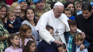 Portretul Papei Francisc, promotor al milostivirii și curajului. „Cât mi-ar plăcea o Biserică săracă şi pentru săraci”