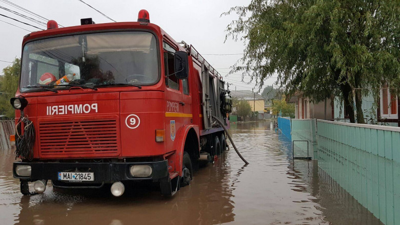 inundatii pompieri