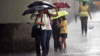 Severe Thunderstorms Continue To Bring Rain And High Winds to New York City