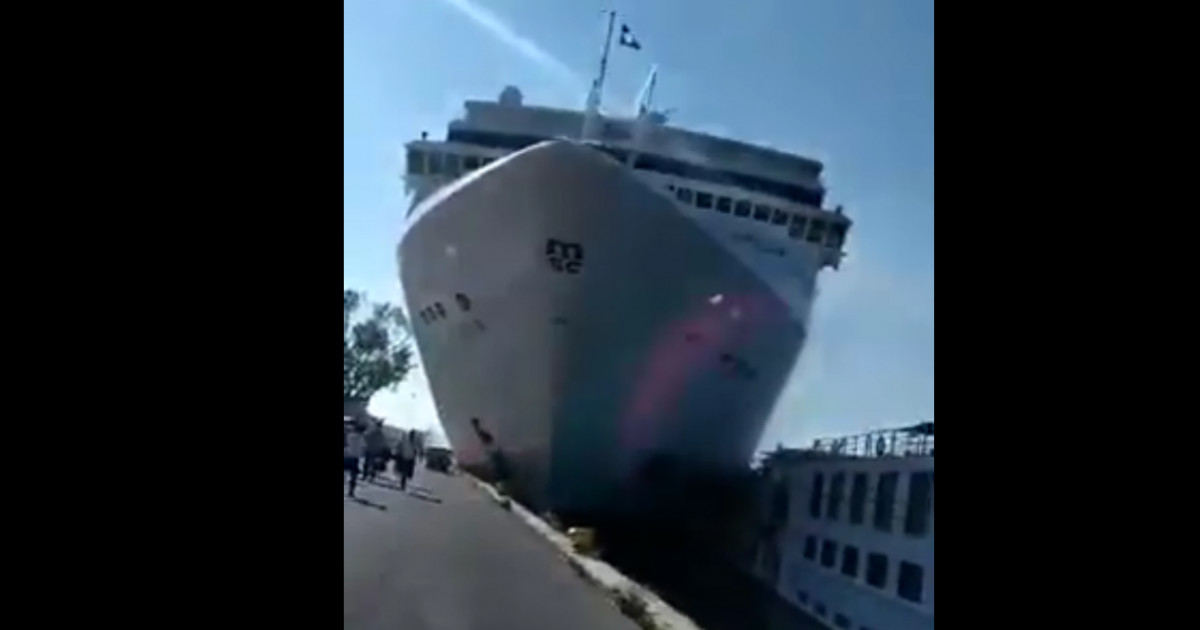 Investigation Lurk Driving force Video. O navă de croazieră cu 3.000 de turiști, scăpată de sub control, a  intrat într-un alt vas, în Veneția | Digi24