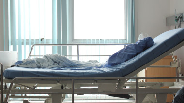 pat-gol-de-spital_shutterstock_183418442