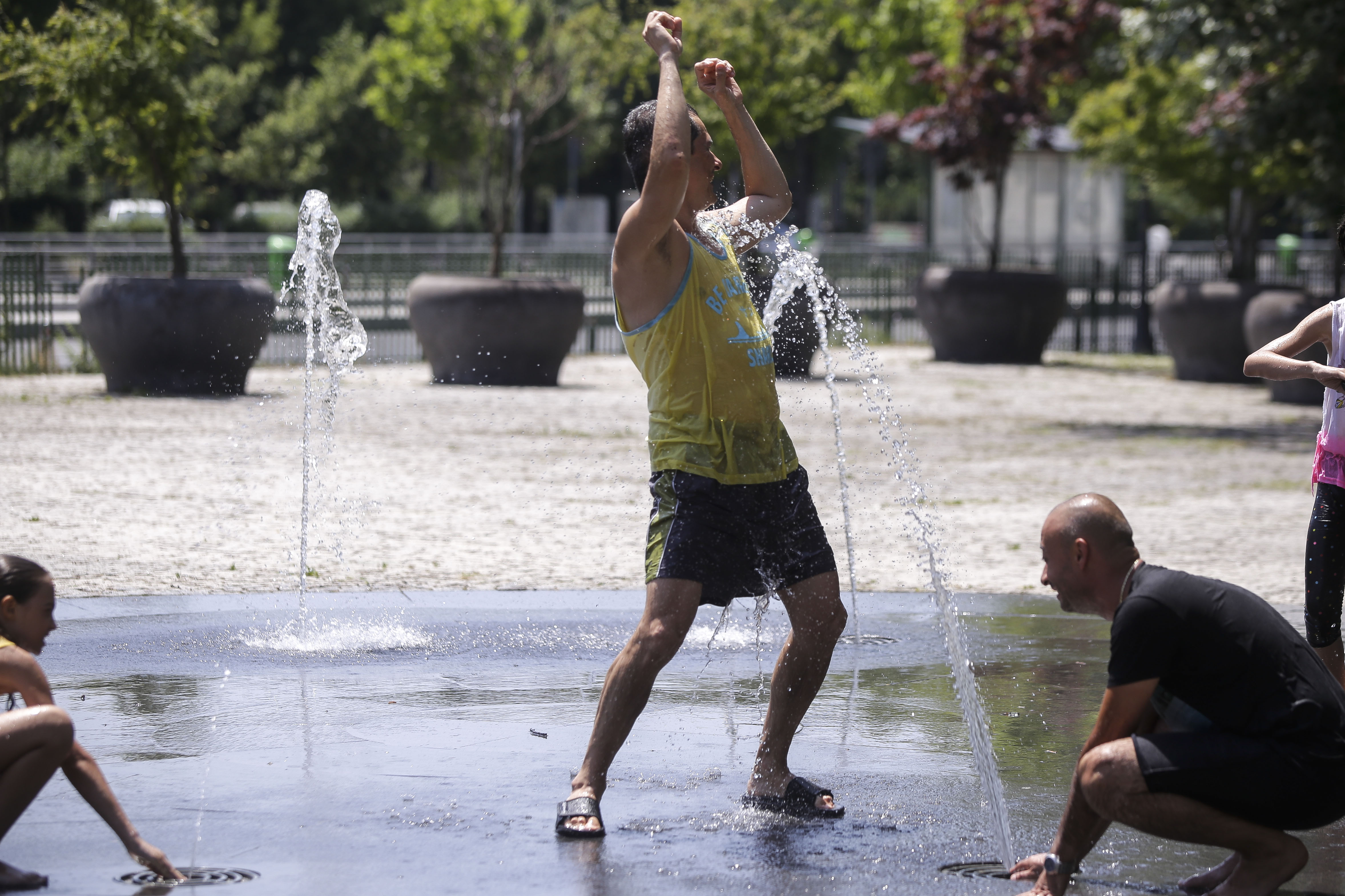 Prognoza meteo pe 2 săptămâni: ANM anunță caniculă şi furtuni. Maximele vor ajunge la 34 de grade Celsius