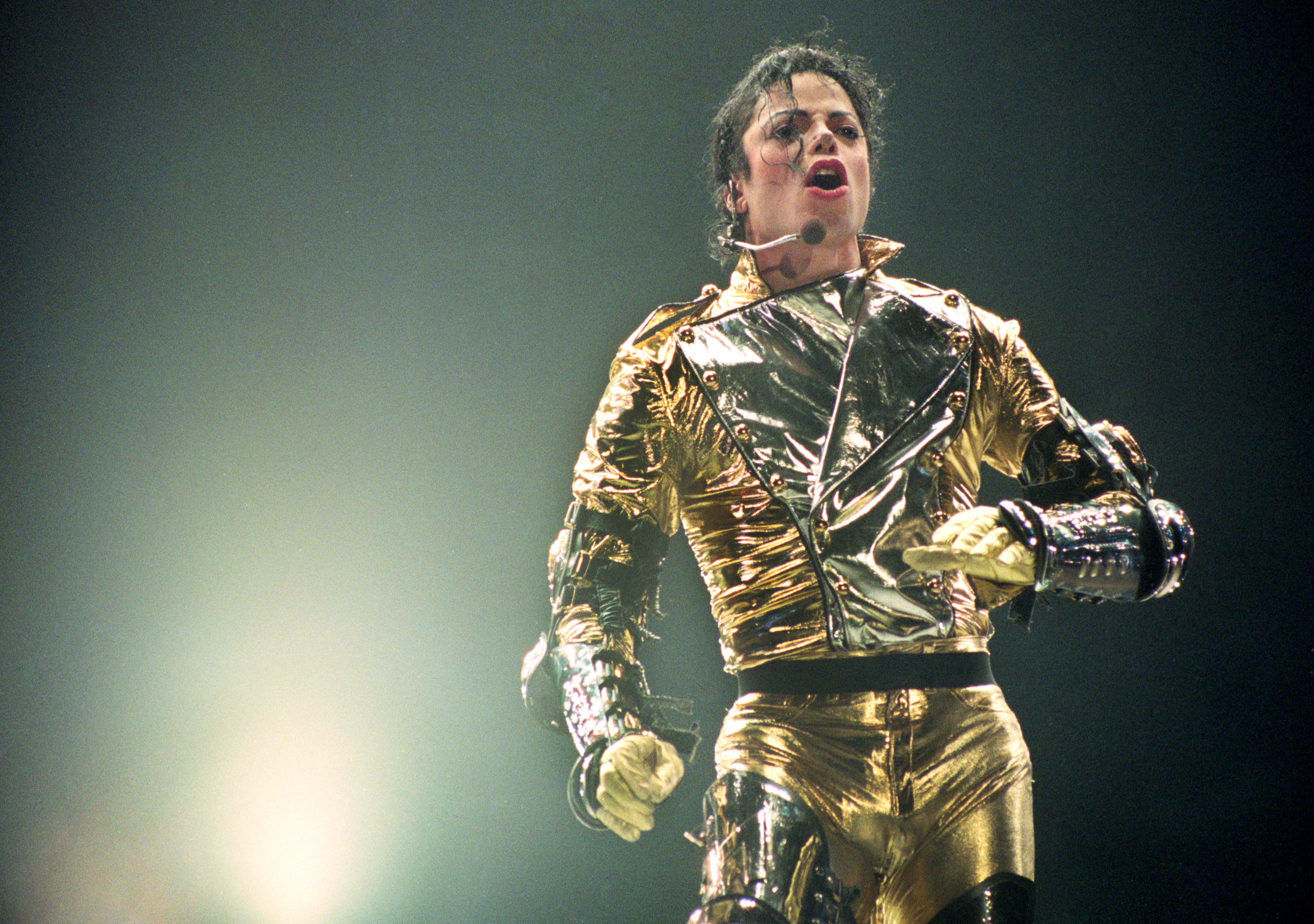 Procesele intentate lui Michael Jackson pentru abuzuri sexuale vor fi reluate