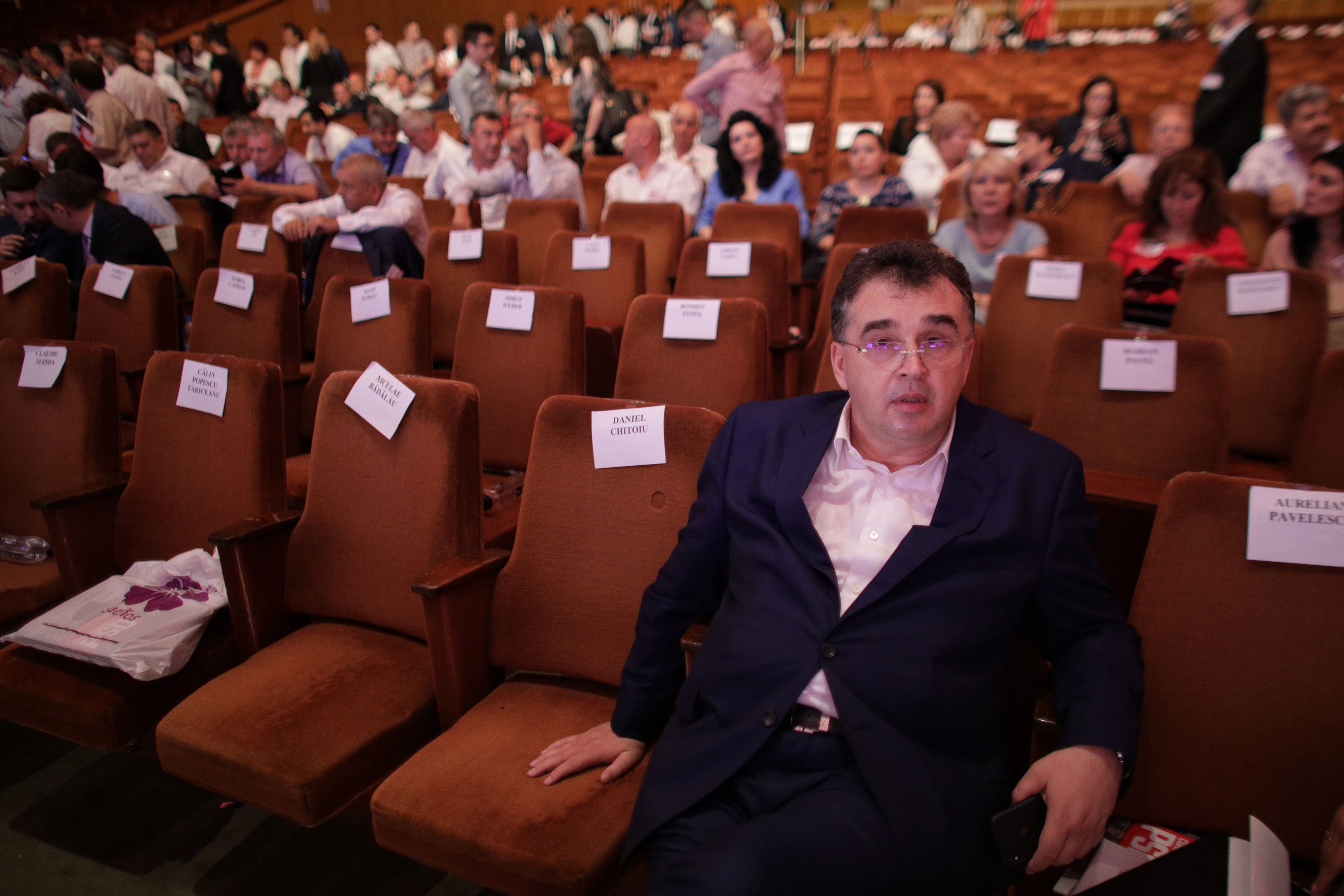 Oprișan, pus vice-șef peste nimic. „Să vedem dacă e în stare de ceva și după aceea mai discutăm”