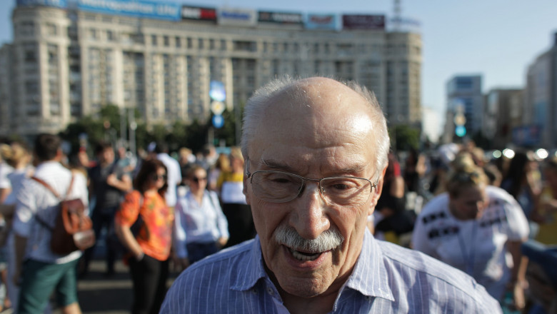 victor-rebengiuc-protest-actori-piata-victoriei-inquamphotos-octav-ganea (1)