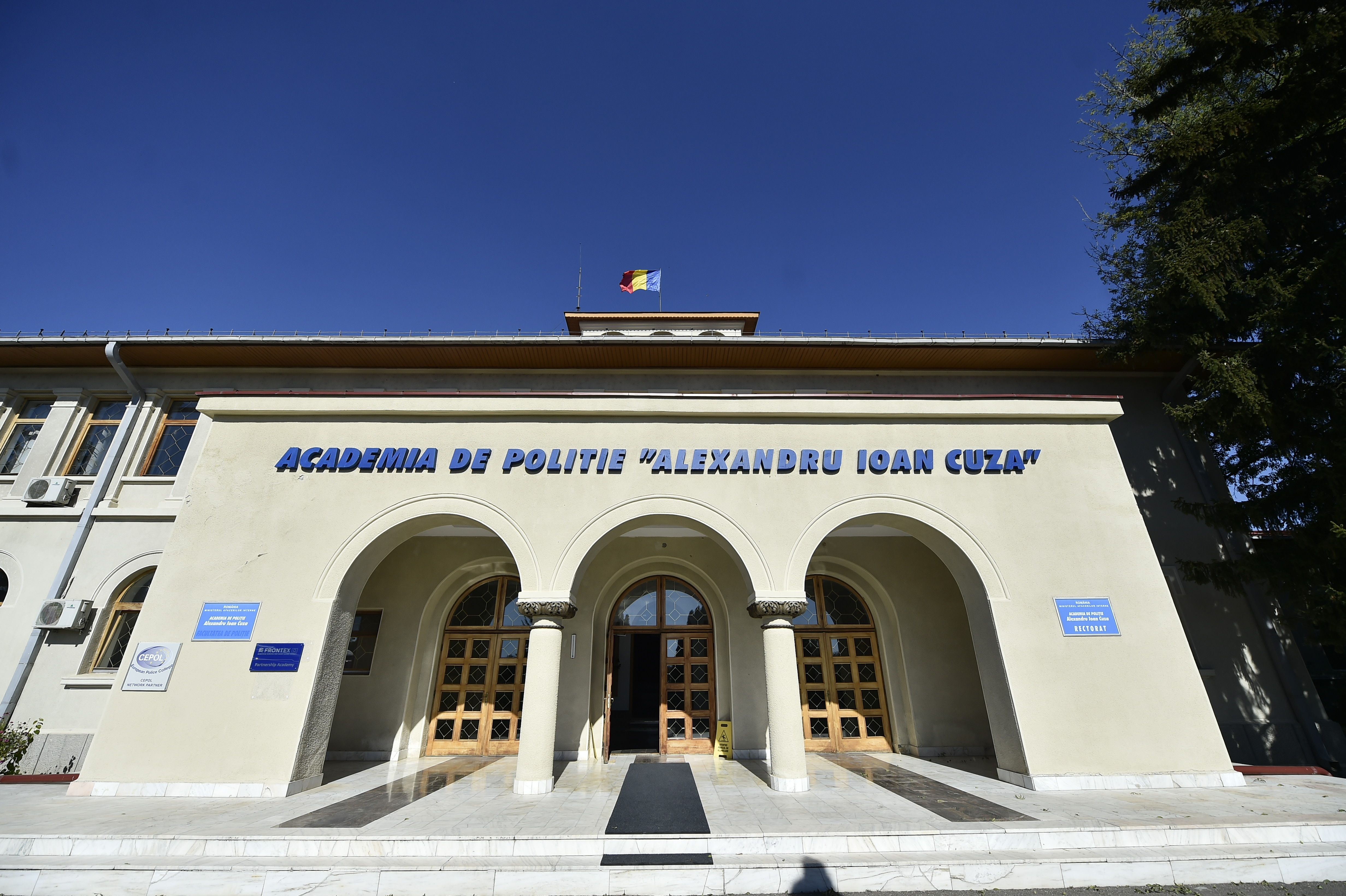 Ministrul Educaţiei a retras acreditarea Şcolii doctorale de la Academia de Poliţie "Alexandru Ioan Cuza"
