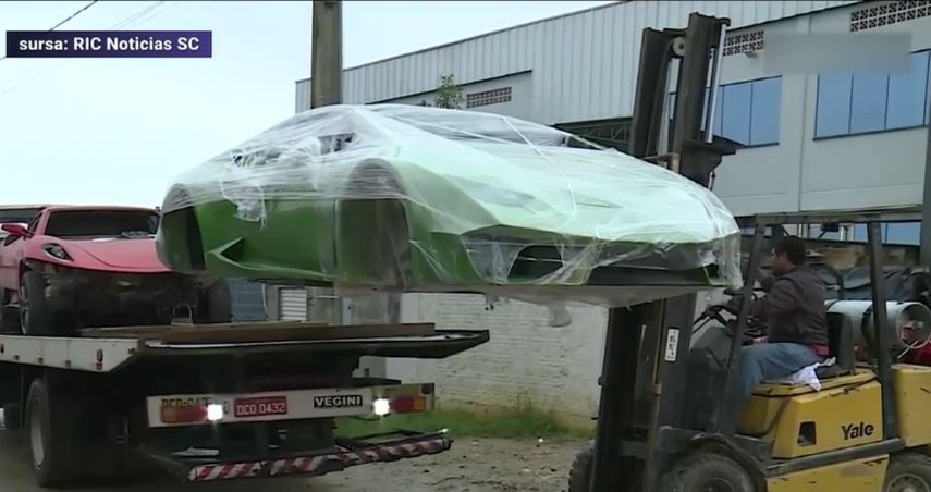 Fabrica de Ferrari si Lamborghini false, descoperita si inchisa de politie. Cu cat erau vandute masinile