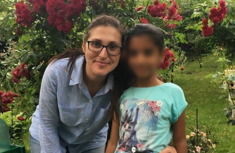 Judecatoria Slatina decide azi daca Sorina poate pleca din tara cu familia adoptiva