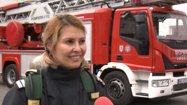 femeie pompier