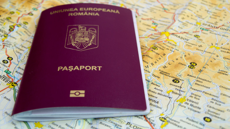 pasaport romanesc romania shutterstock_1021828147