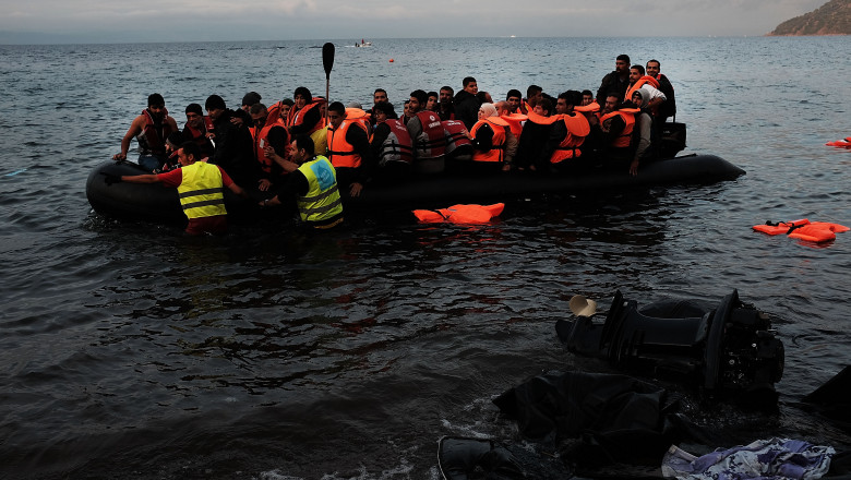 PEste 116 migranti sunt dati disparuti dupa ce o ambarcatiune s-a scufundat in Marea Mediterana