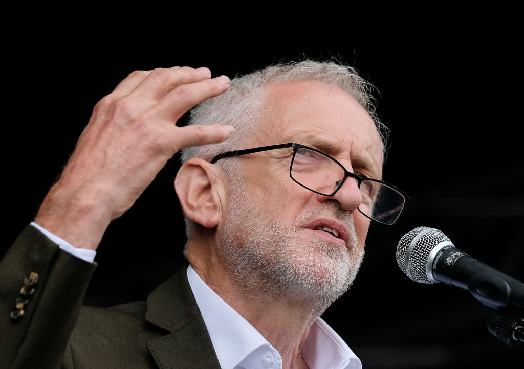 Laburiștii l-au suspendat pe Jeremy Corbyn, ca reacție la un raport privind acuzații de antisemitism