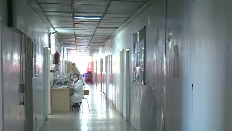 Într-un spital în care sunt raportate lunar zeci de infecții nosocomiale, personalul medical își spală uniformele acasă