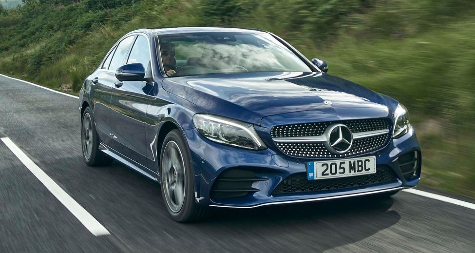 Procurorii germani ar putea amenda Daimler cu un miliard de euro. Compania, obligata sa recheme 280.000 de vehicule