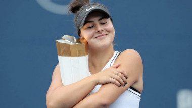 bianca cu trofeul rogers cup