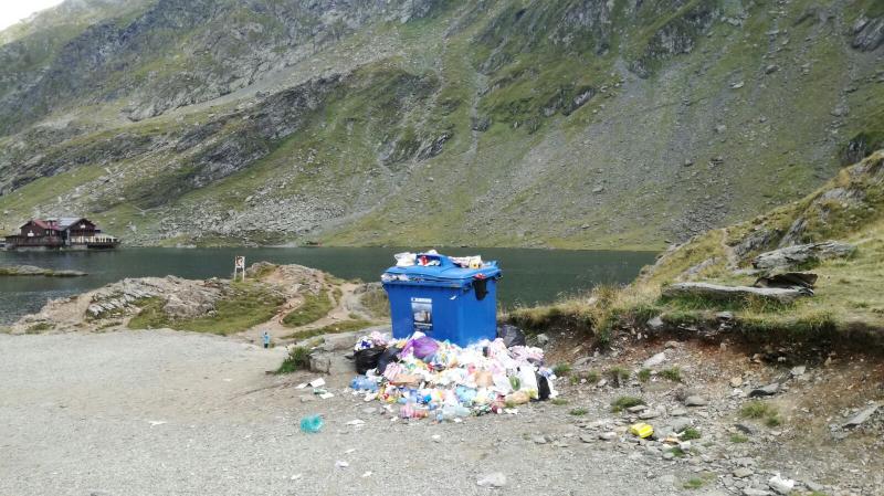 Campania „Romania NEbunului simt” - despre eticheta si lipsa ei