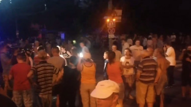 Oameni exasperați din cauza unei pene prelungite de curent au ieșit în stradă, la Timișoara