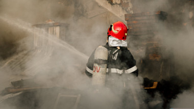pompier incendiu București
