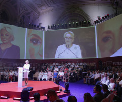 Congresul PSD. Viorica Dăncilă, desemnată oficial candidatul PSD la prezidențiale, pe muzica filmului Rocky 3