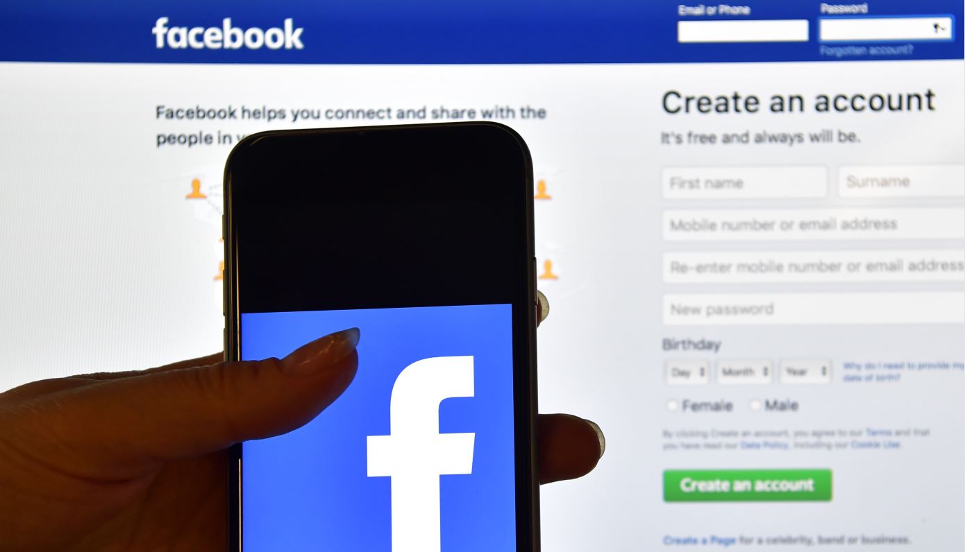 Facebook introduce o noua opţiune pentru gestionarea datelor personale