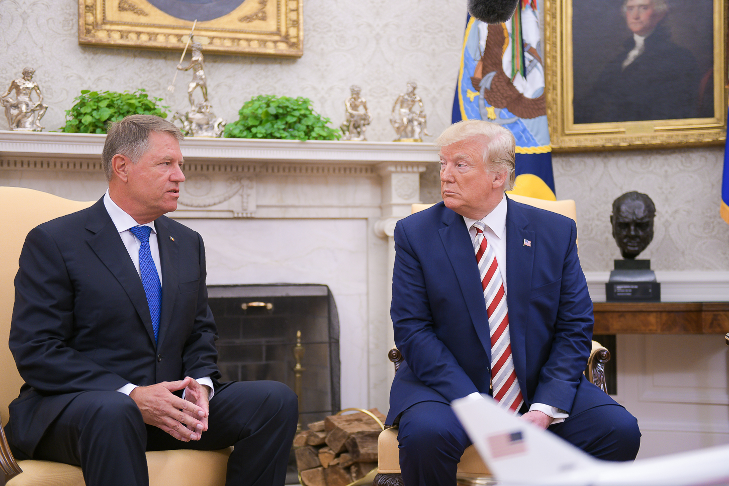 Iohannis si Trump au discutat despre legea offshore si OUG 114. Ce trebuie sa faca Guvernul