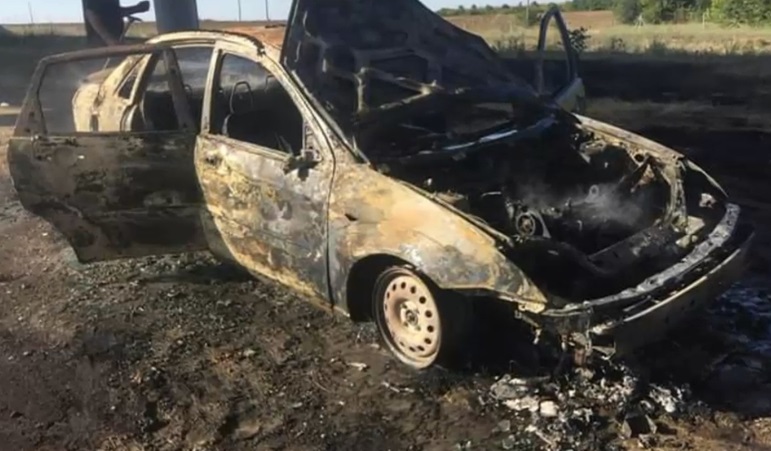 Un tanar a postat un mesaj pe Facebook, iar apoi şi-a dat foc in maşina, pe Autostrada Soarelui