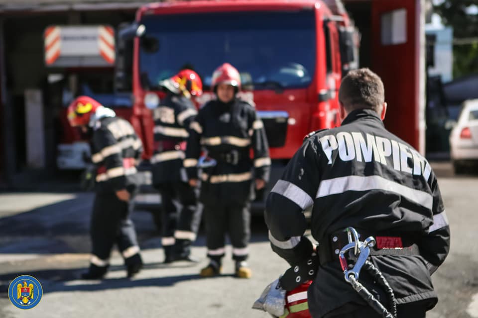 Incendiu la Cercul Militar Național din București. Un militar a fost rănit
