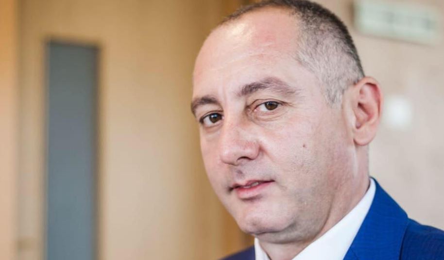 Primar din Gorj jigneste romanii din Diaspora: „Gunoaie, slugi occidentale”. Edil: Contul e fals