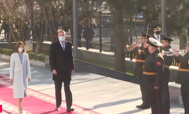 Cum a fost primit Klaus Iohannis în Republica Moldova. Primele imagini de la întâlnirea cu Maia Sandu
