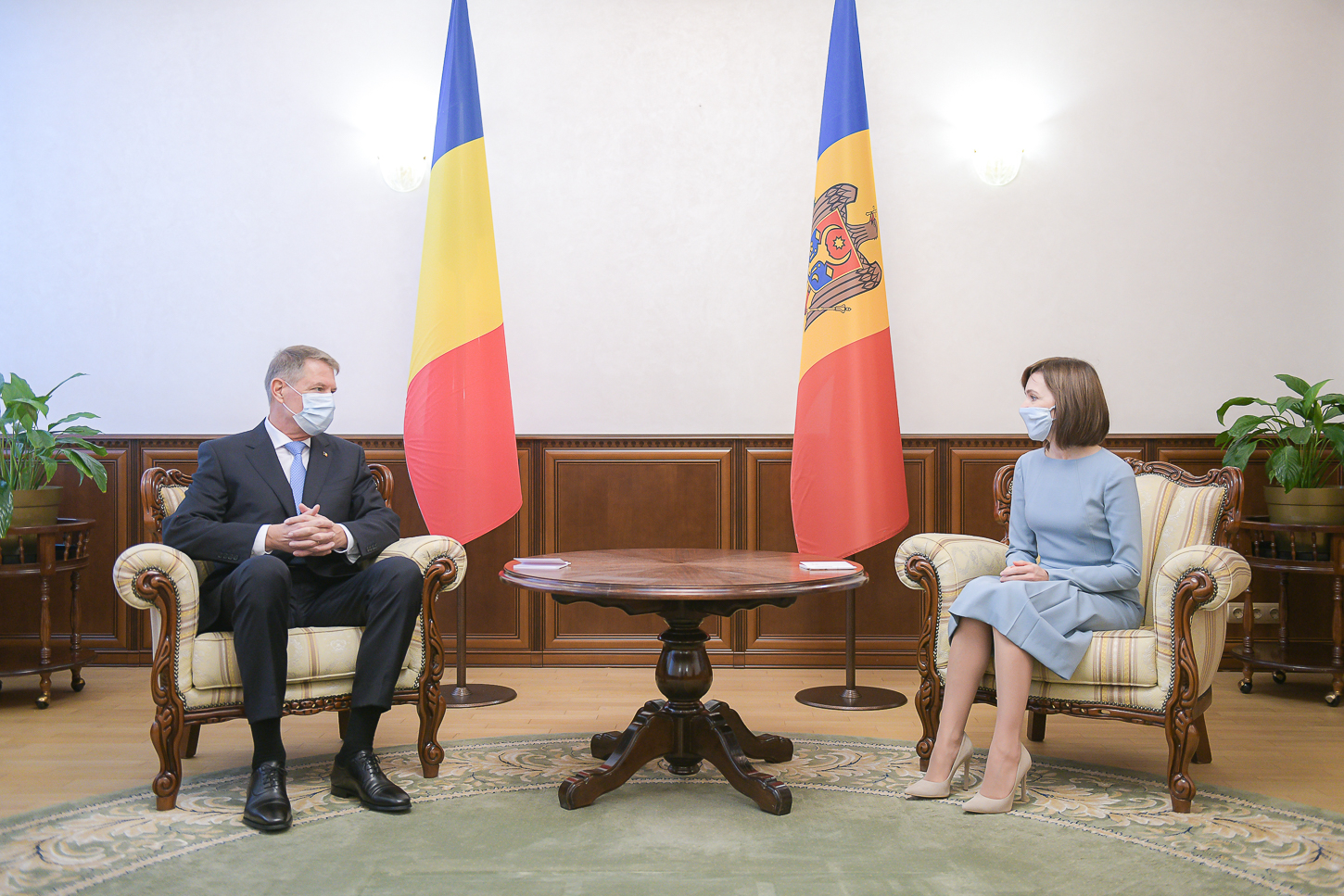 Iohannis a anunțat la Chișinău un pachet de sprijin masiv pentru R. Moldova, care include până la 200.000 de doze de vaccin anti-Covid