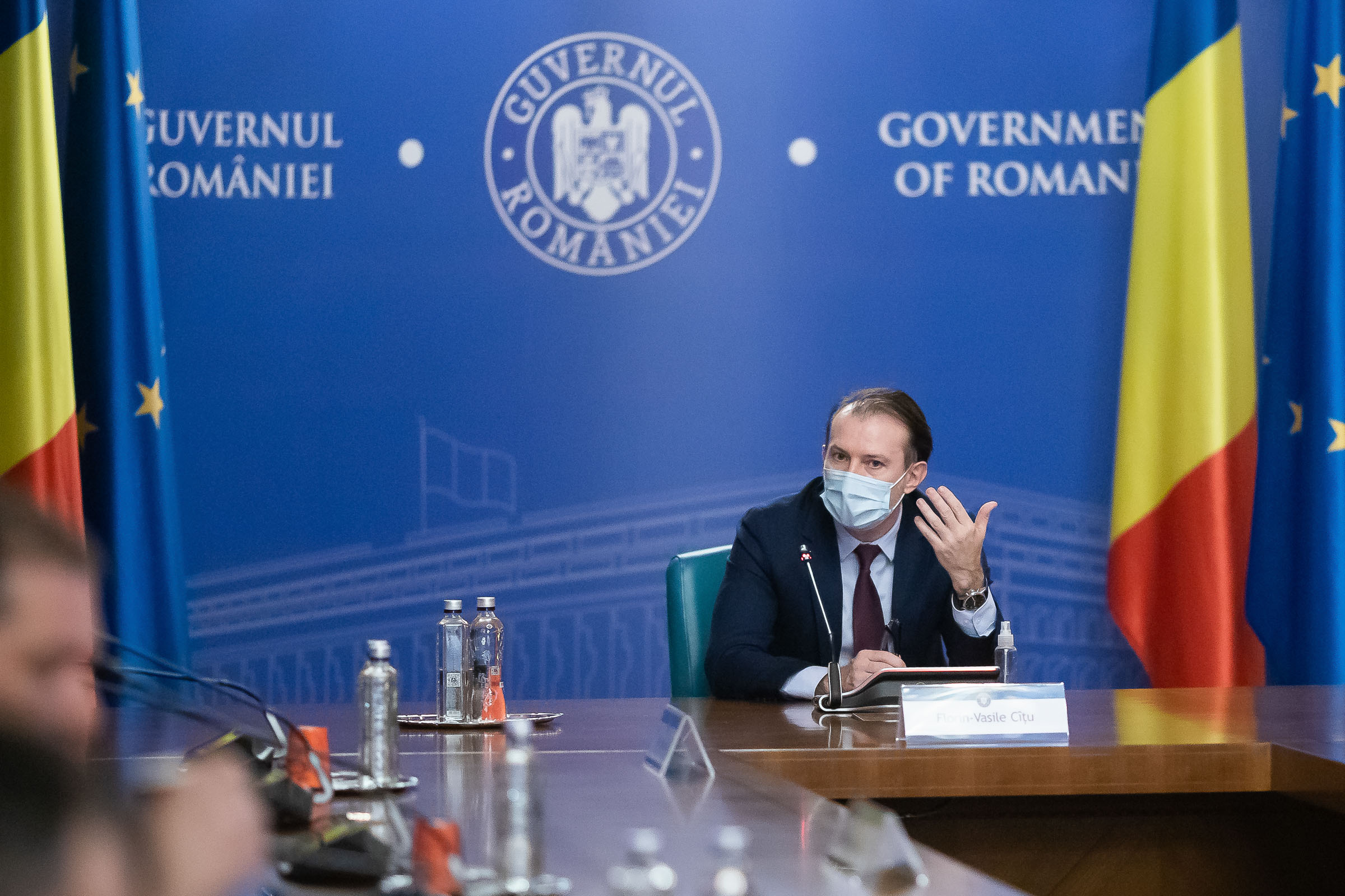 Guvernul aprobă astăzi măsuri de limitare a cheltuielilor. Ce se întâmplă cu veniturile bugetarilor, cu pensiile și alocațiile