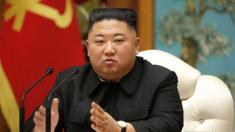 Kim Jong Un la o şedinţă a Biroului Politic al Partidului Muncitoresc Coreean