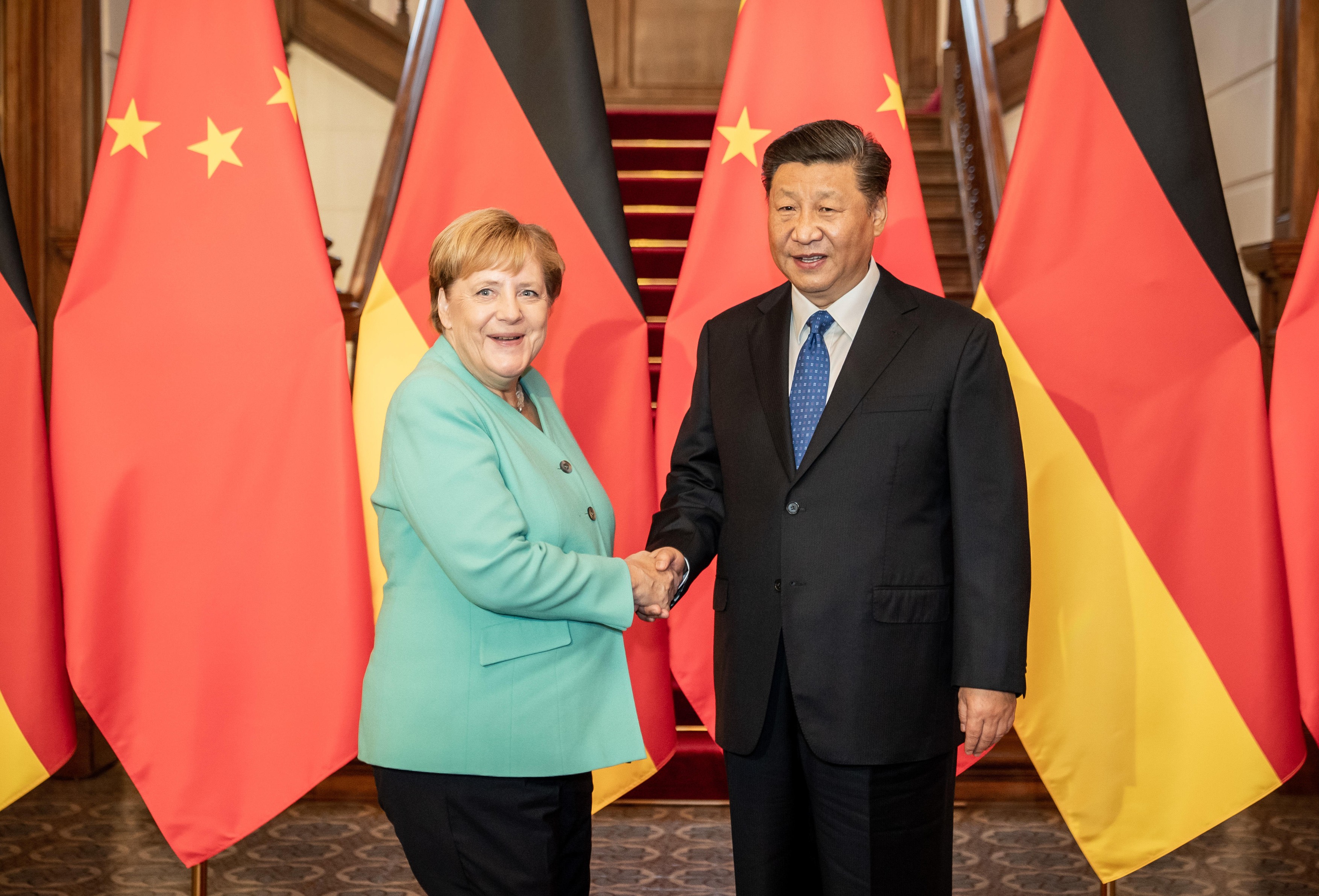Politico: Merkel împinge acordul UE-China, în ciuda criticilor că Beijingul încalcă drepturile omului