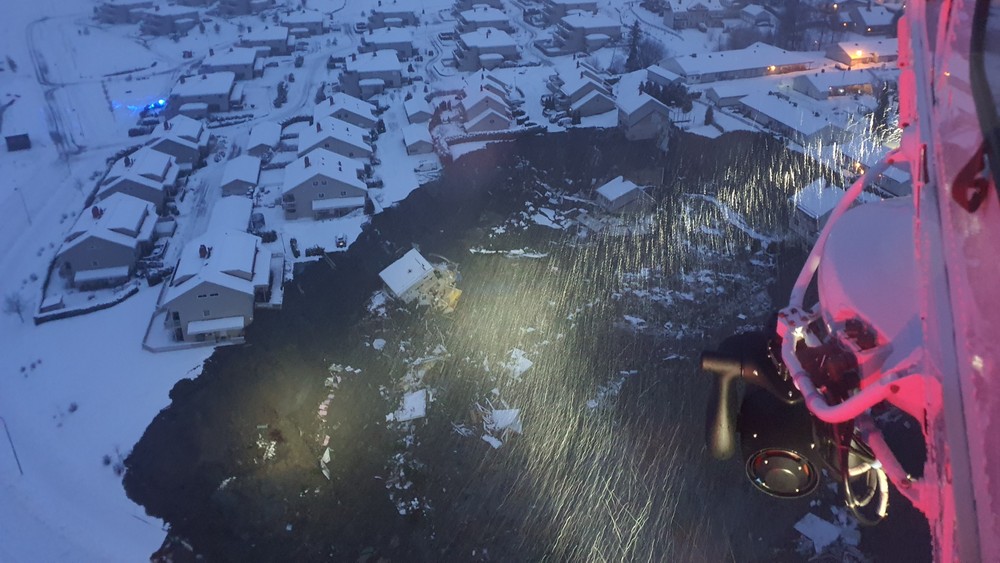 Alunecare de teren masivă în Norvegia: 10 răniți și 21 de dispăruți, sute de oameni evacuați. Poliția: Este un dezastru