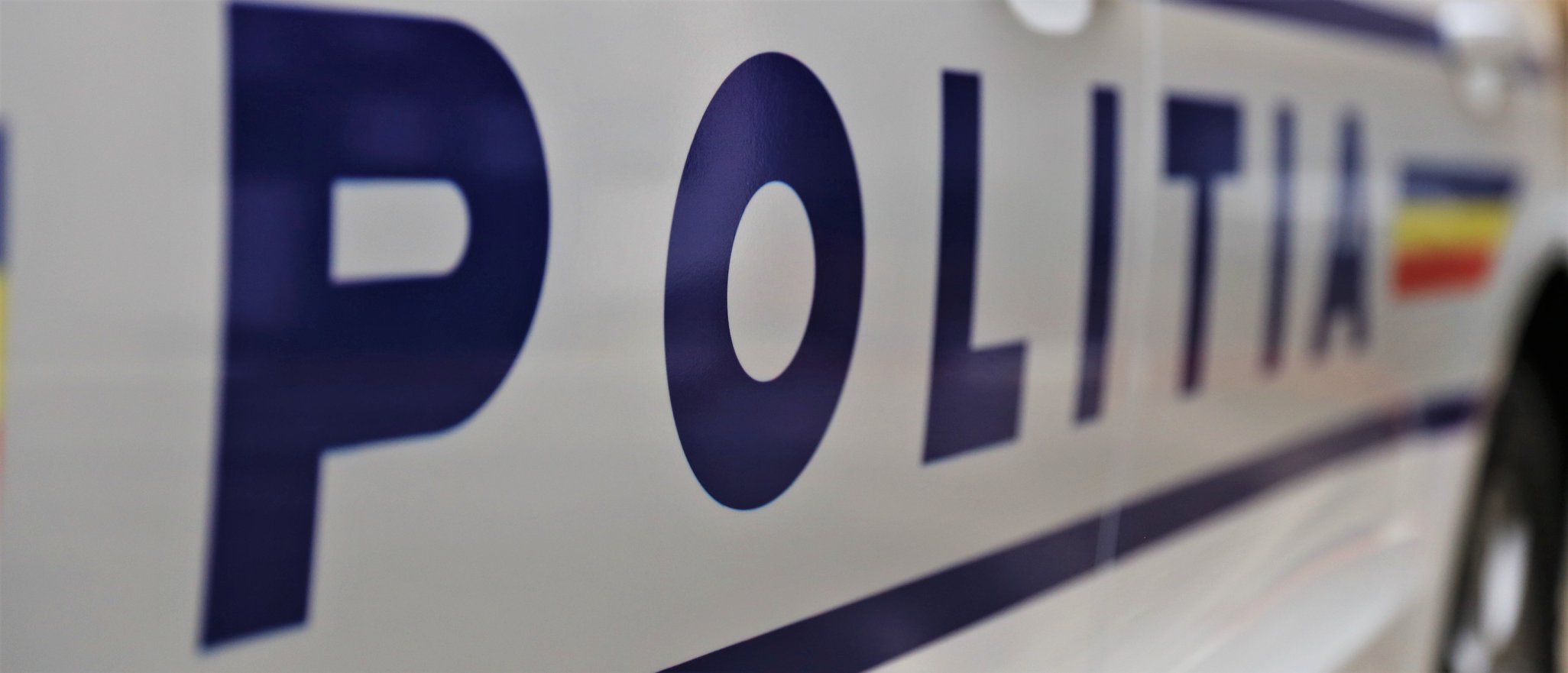 Un șofer beat a intrat cu mașina în șanț, după o urmărire în trafic cu focuri de armă